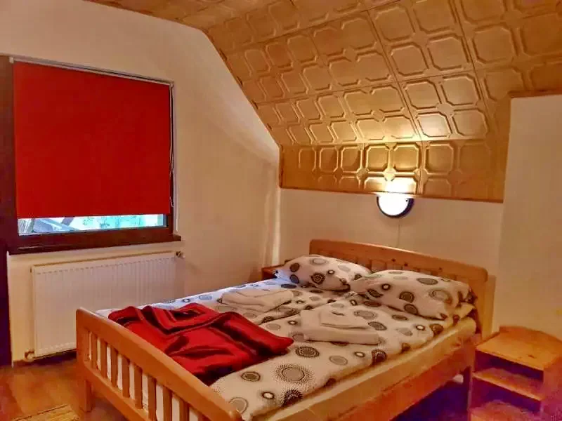 Szováta Szállás | Vendégház (K0563-10) A kép szerzői jogvédelem alatt állhat. Javasolt a kapcsolatfelvétel a jog tulajdonossal. Szováta Szállás | Vendégház (K0563-10) A kép szerzői jogvédelem alatt állhat. Javasolt a kapcsolatfelvétel a jog tulajdonossal.