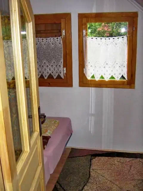 Gheorgheni Cazare | Cabană (K0724-11) Imaginea poate fi supusă drepturilor de autor. Se recomandă contactarea titularului drepturilor. Gheorgheni Cazare | Cabană (K0724-11) Imaginea poate fi supusă drepturilor de autor. Se recomandă contactarea titularului drepturilor.