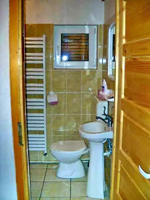 Gheorgheni Cazare | Cabană (K0724-14) Imaginea poate fi supusă drepturilor de autor. Se recomandă contactarea titularului drepturilor. Gheorgheni Cazare | Cabană (K0724-14) Imaginea poate fi supusă drepturilor de autor. Se recomandă contactarea titularului drepturilor.