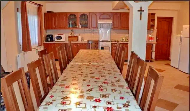 Farkaslaka Szállás | Kulcsosház (K0251-5) A kép szerzői jogvédelem alatt állhat. Javasolt a kapcsolatfelvétel a jog tulajdonossal. Farkaslaka Szállás | Kulcsosház (K0251-5) A kép szerzői jogvédelem alatt állhat. Javasolt a kapcsolatfelvétel a jog tulajdonossal.