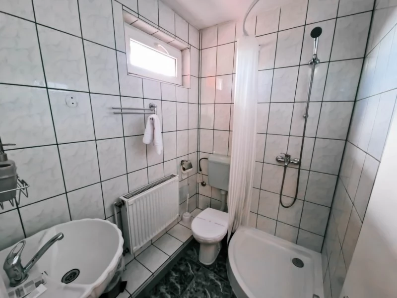 Toplița Cazare | Motel (K0677-26) Imaginea poate fi supusă drepturilor de autor. Se recomandă contactarea titularului drepturilor.