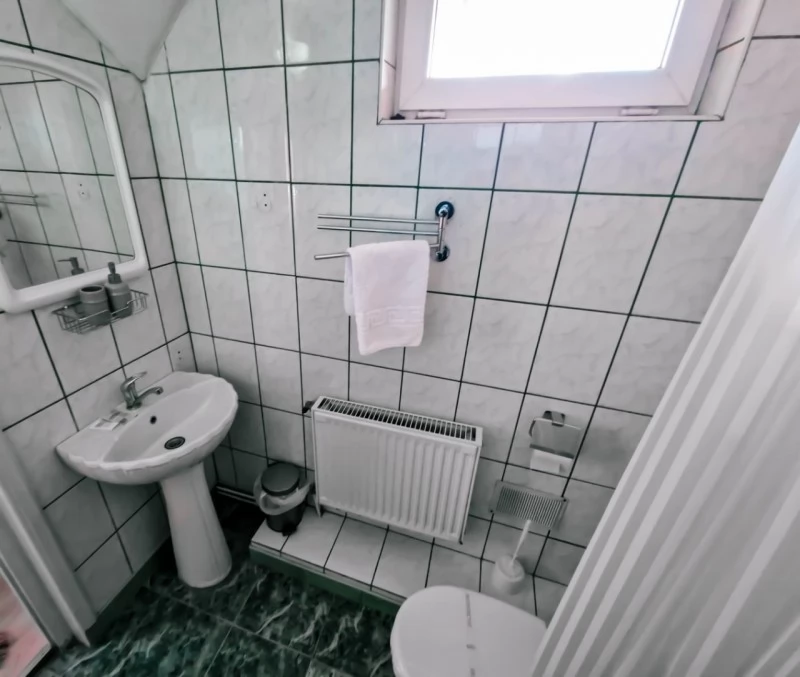 Toplița Cazare | Motel (K0677-30) Imaginea poate fi supusă drepturilor de autor. Se recomandă contactarea titularului drepturilor.