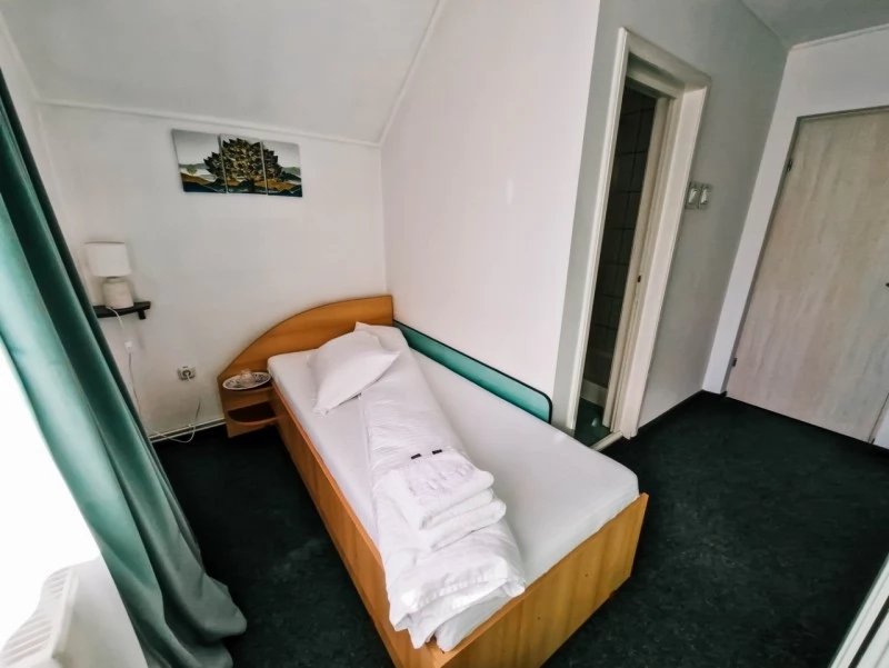 Toplița Cazare | Pensiune (K0677-49) Imaginea poate fi supusă drepturilor de autor. Se recomandă contactarea titularului drepturilor. Toplița Cazare | Pensiune (K0677-49) Imaginea poate fi supusă drepturilor de autor. Se recomandă contactarea titularului drepturilor.