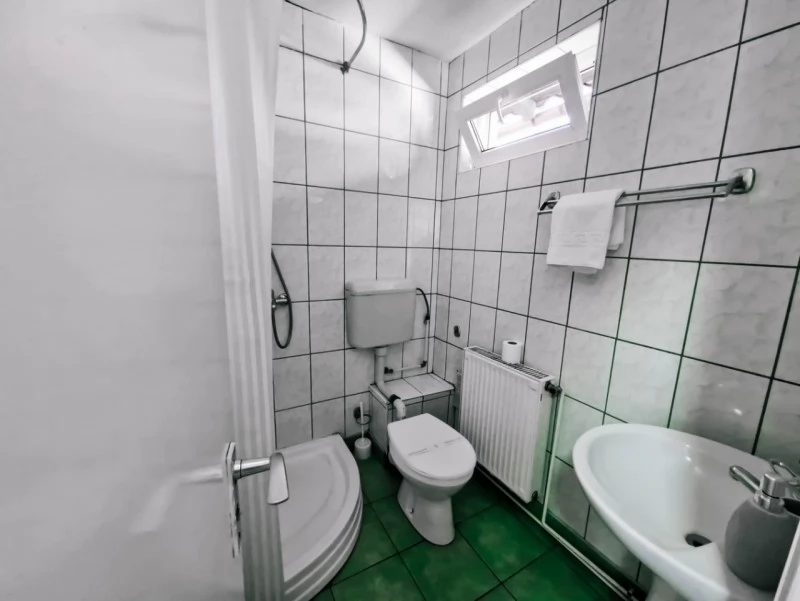 Toplița Cazare | Motel (K0677-73) Imaginea poate fi supusă drepturilor de autor. Se recomandă contactarea titularului drepturilor.