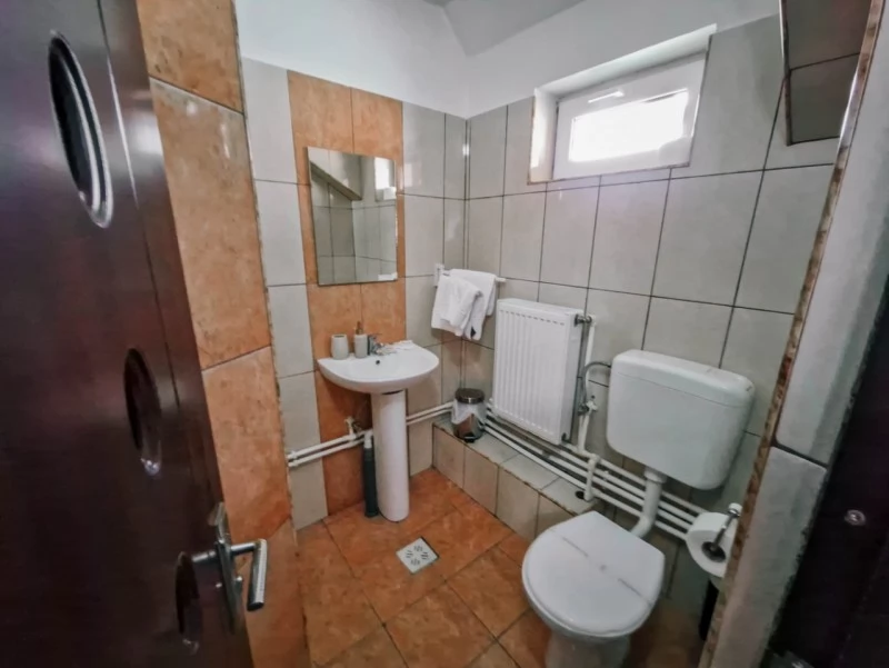 Toplița Cazare | Motel (K0677-84) Imaginea poate fi supusă drepturilor de autor. Se recomandă contactarea titularului drepturilor.