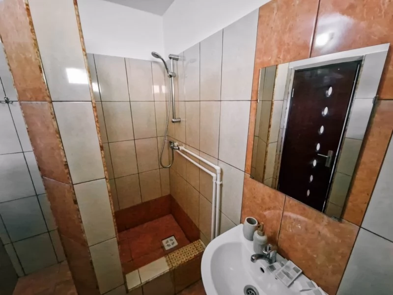 Toplița Cazare | Motel (K0677-85) Imaginea poate fi supusă drepturilor de autor. Se recomandă contactarea titularului drepturilor.