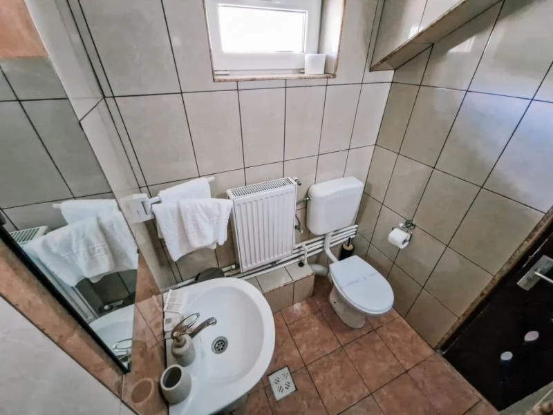 Toplița Cazare | Motel (K0677-86) Imaginea poate fi supusă drepturilor de autor. Se recomandă contactarea titularului drepturilor.