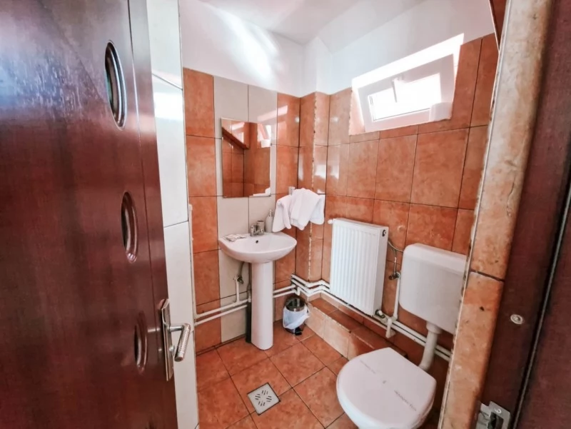 Toplița Cazare | Motel (K0677-88) Imaginea poate fi supusă drepturilor de autor. Se recomandă contactarea titularului drepturilor.