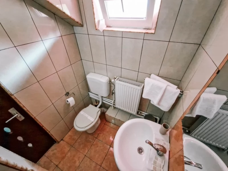 Toplița Cazare | Motel (K0677-95) Imaginea poate fi supusă drepturilor de autor. Se recomandă contactarea titularului drepturilor.