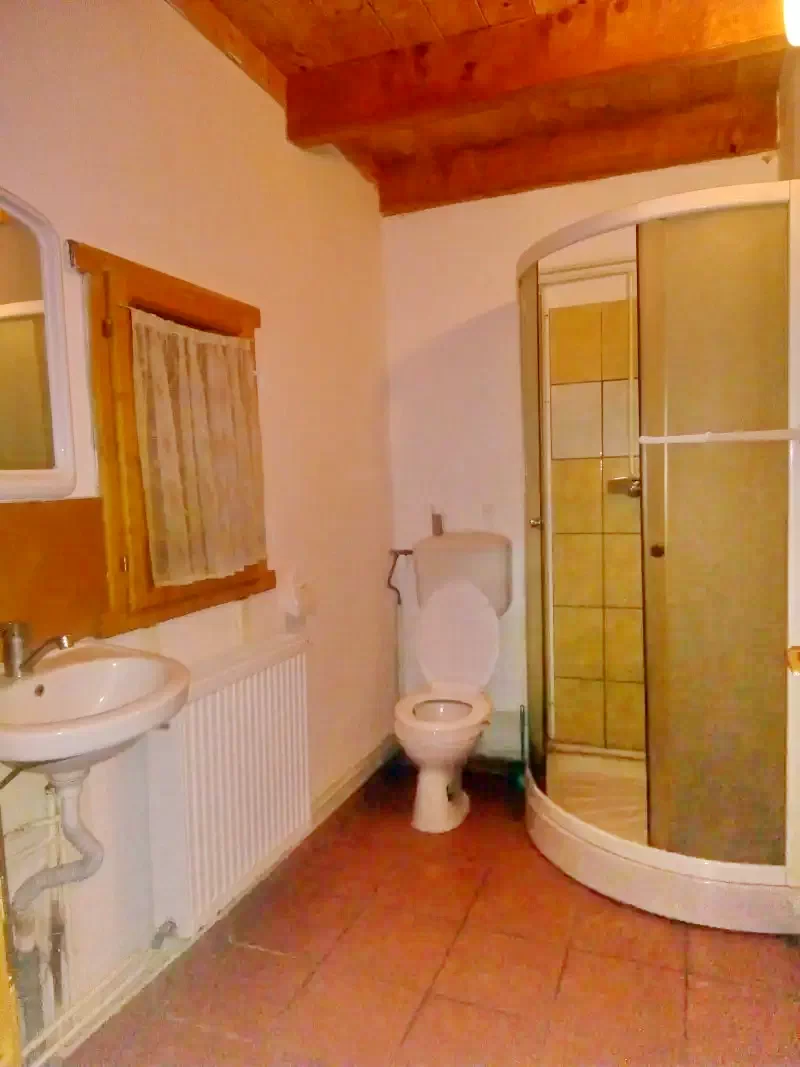 Cazare Gheorgheni - Cabana BeyKay | Gyergyószentmiklós - BeyKay Házikó. Imaginea poate fi supusă drepturilor de autor. Se recomandă contactarea titularului drepturilor.