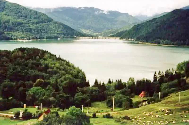 Gyilkostó Szállás | Panzió (K0910-54) A kép szerzői jogvédelem alatt állhat. Javasolt a kapcsolatfelvétel a jog tulajdonossal. Gyilkostó Szállás | Panzió (K0910-54) A kép szerzői jogvédelem alatt állhat. Javasolt a kapcsolatfelvétel a jog tulajdonossal.