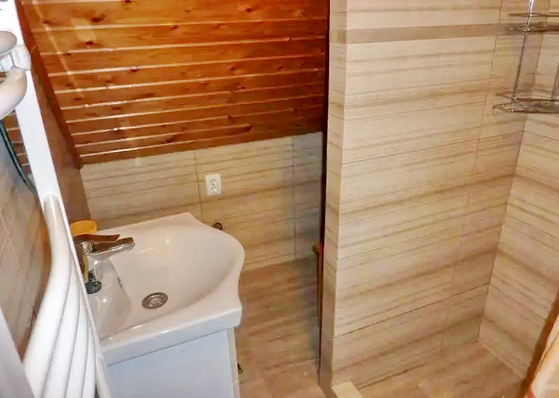 Pârâu Satu Mare Cazare | Cabană (K1154-20) Imaginea poate fi supusă drepturilor de autor. Se recomandă contactarea titularului drepturilor. Pârâu Satu Mare Cazare | Cabană (K1154-20) Imaginea poate fi supusă drepturilor de autor. Se recomandă contactarea titularului drepturilor.