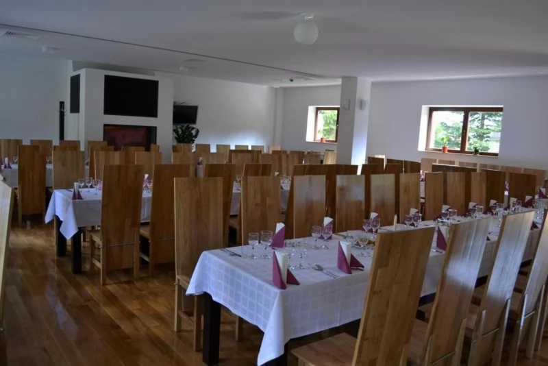 Hargitafürdő Szállás | Motel (K1077-5) A kép szerzői jogvédelem alatt állhat. Javasolt a kapcsolatfelvétel a jog tulajdonossal.