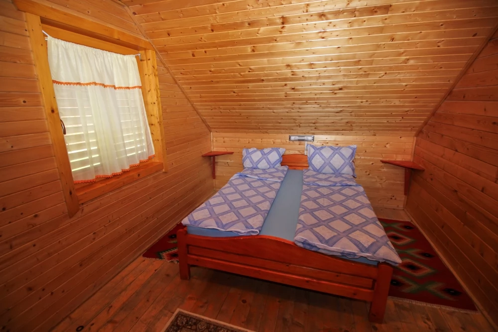 Sub Cetate Cazare | Hotel**** (K1442-20) Imaginea poate fi supusă drepturilor de autor. Se recomandă contactarea titularului drepturilor.