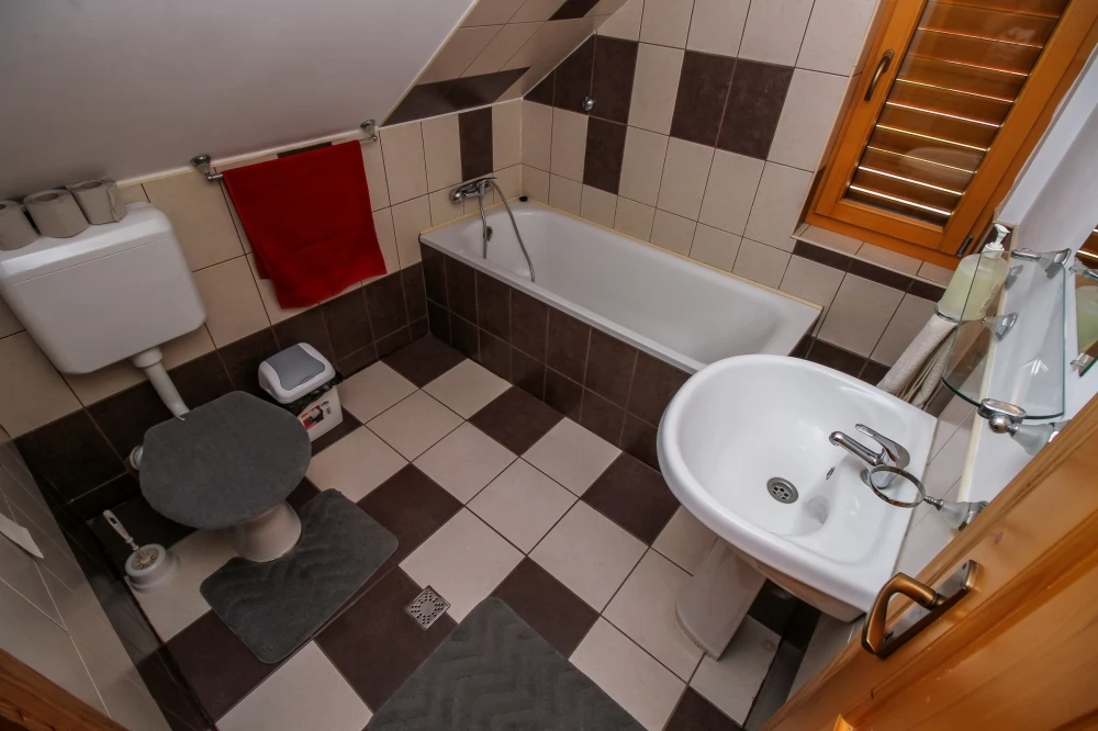 Sub Cetate Cazare | Hotel**** (K1442-24) Imaginea poate fi supusă drepturilor de autor. Se recomandă contactarea titularului drepturilor.