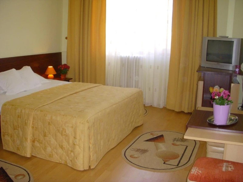 Brassó Szállás | Hotel** (K1531-12) A kép szerzői jogvédelem alatt állhat. Javasolt a kapcsolatfelvétel a jog tulajdonossal. Brassó Szállás | Hotel** (K1531-12) A kép szerzői jogvédelem alatt állhat. Javasolt a kapcsolatfelvétel a jog tulajdonossal.