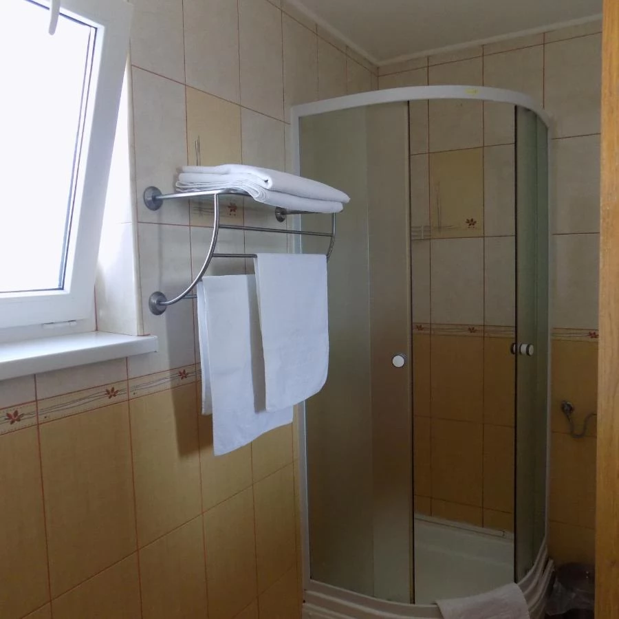 Sânmartin Cazare | Motel (K0702-17) Imaginea poate fi supusă drepturilor de autor. Se recomandă contactarea titularului drepturilor.