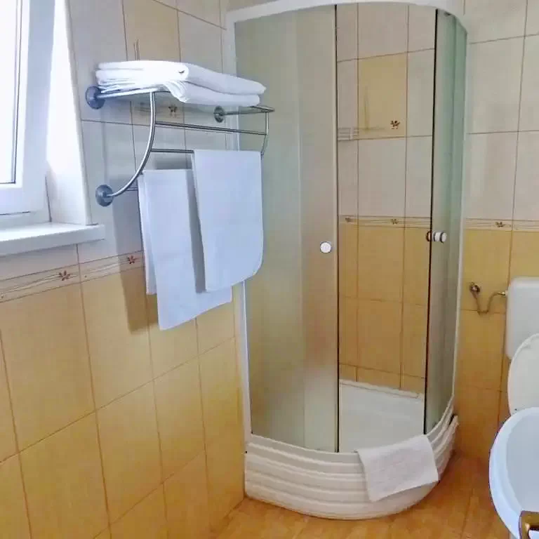 Sânmartin Cazare | Pensiune (K0702-28) Imaginea poate fi supusă drepturilor de autor. Se recomandă contactarea titularului drepturilor.