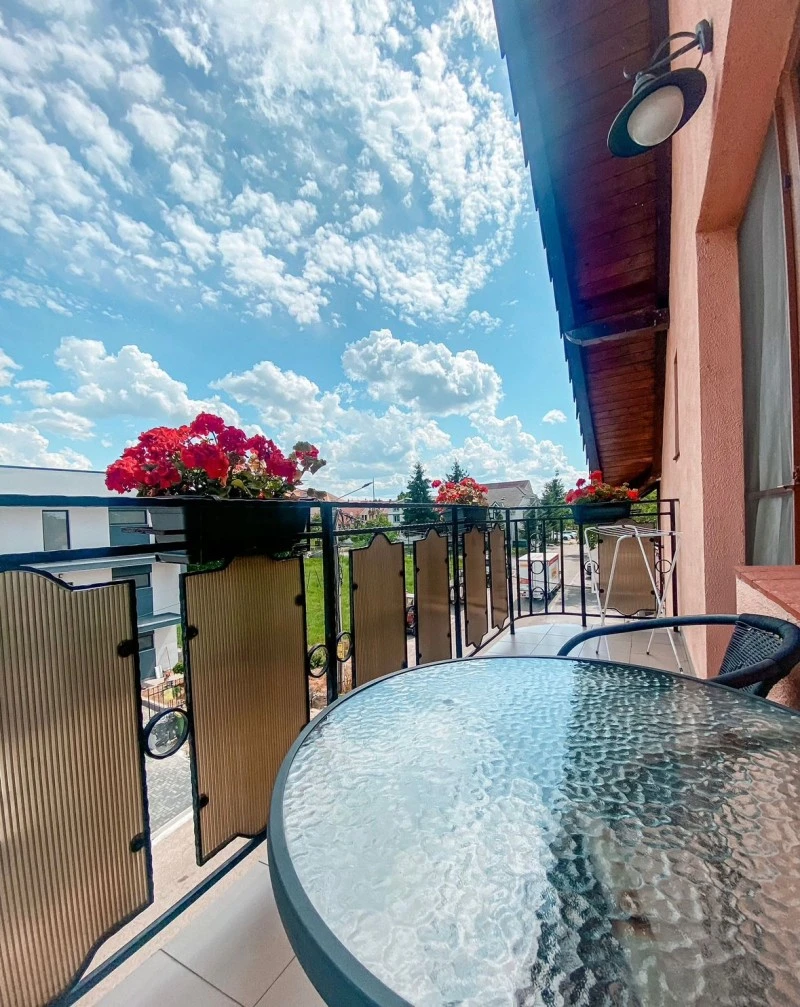 Sânmartin Cazare | Motel (K0702-42) Imaginea poate fi supusă drepturilor de autor. Se recomandă contactarea titularului drepturilor.