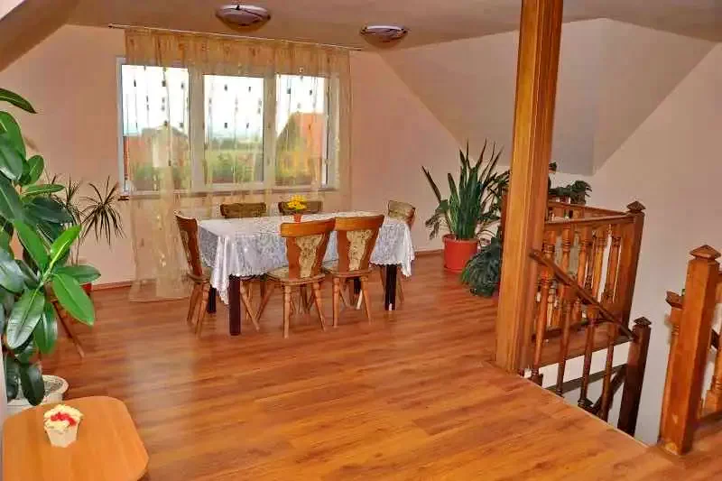 Felsőszombatfalva Szállás | Motel (K0737-7) A kép szerzői jogvédelem alatt állhat. Javasolt a kapcsolatfelvétel a jog tulajdonossal.