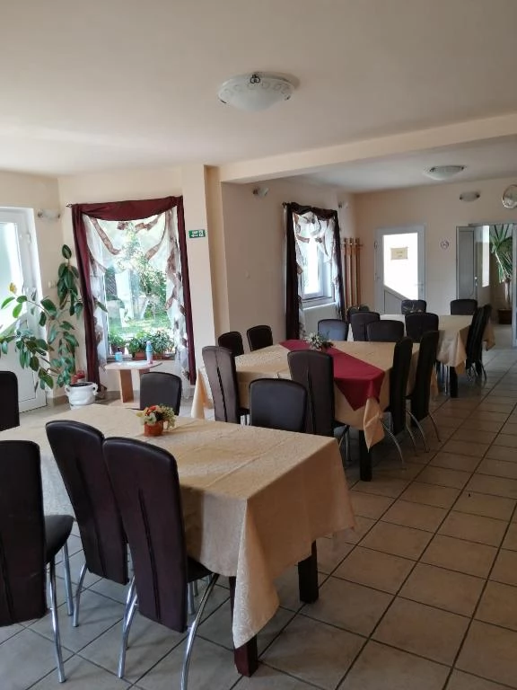 Sâmbăta de Sus Cazare | Motel (K0737-15) Imaginea poate fi supusă drepturilor de autor. Se recomandă contactarea titularului drepturilor.