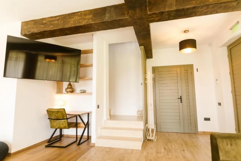 Szováta Szállás | Kulcsosház (K1480-8) A kép szerzői jogvédelem alatt állhat. Javasolt a kapcsolatfelvétel a jog tulajdonossal. Szováta Szállás | Kulcsosház (K1480-8) A kép szerzői jogvédelem alatt állhat. Javasolt a kapcsolatfelvétel a jog tulajdonossal.