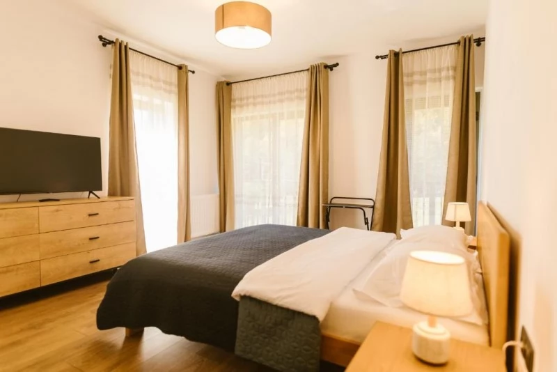 Szováta Szállás | Kulcsosház (K1480-24) A kép szerzői jogvédelem alatt állhat. Javasolt a kapcsolatfelvétel a jog tulajdonossal. Szováta Szállás | Kulcsosház (K1480-24) A kép szerzői jogvédelem alatt állhat. Javasolt a kapcsolatfelvétel a jog tulajdonossal.