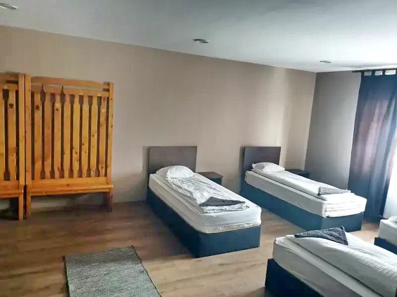 Târgu Secuiesc Cazare | Motel (K0823-26) Imaginea poate fi supusă drepturilor de autor. Se recomandă contactarea titularului drepturilor.