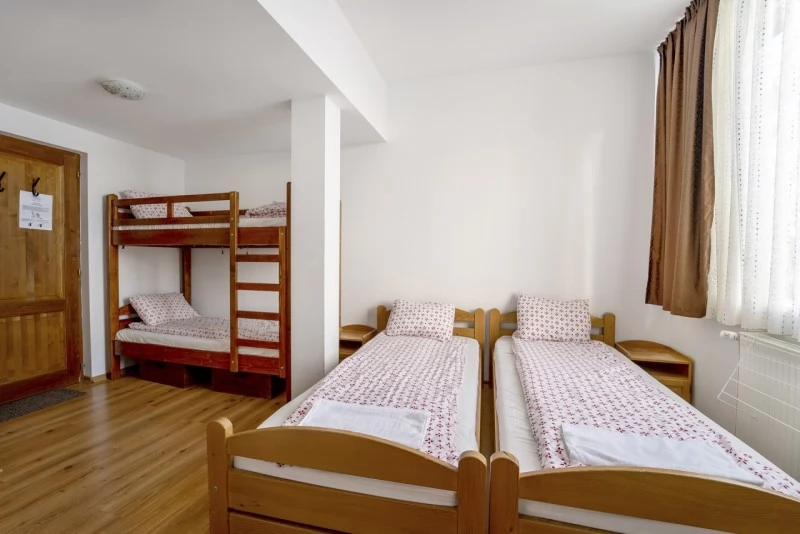 Cazare Harghita Madaras - Cabana Mădăraș** | Madarasi Hargita - Madarasi Menedékház** . Imaginea poate fi supusă drepturilor de autor. Se recomandă contactarea titularului drepturilor.