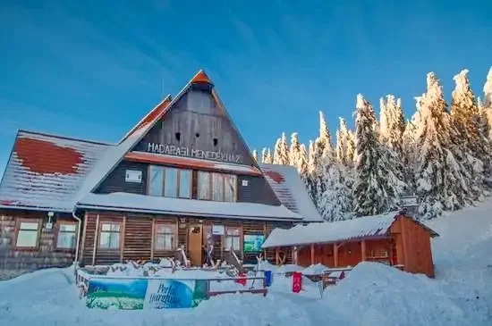 Harghita Madaras Cazare | Căsuțe tip camping (K1370-26) Imaginea poate fi supusă drepturilor de autor. Se recomandă contactarea titularului drepturilor.