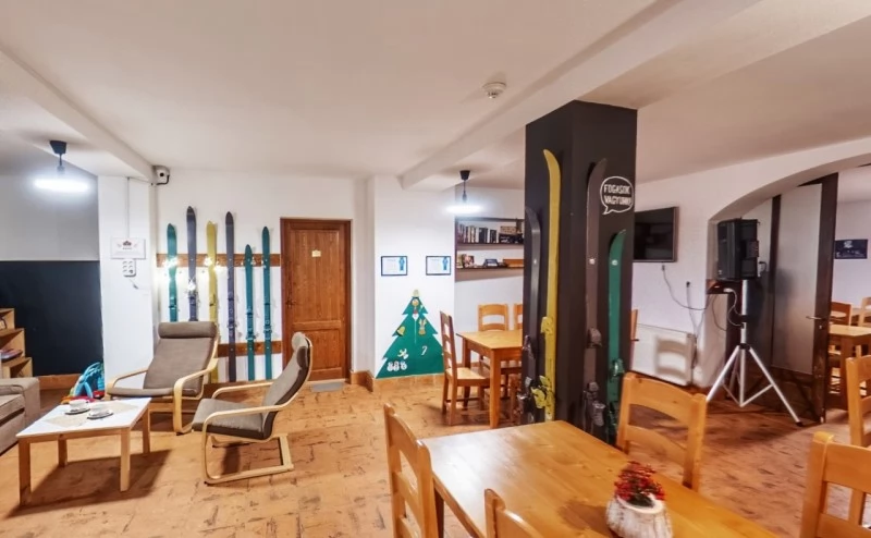 Harghita Madaras Cazare | Căsuțe tip camping (K1370-33) Imaginea poate fi supusă drepturilor de autor. Se recomandă contactarea titularului drepturilor.