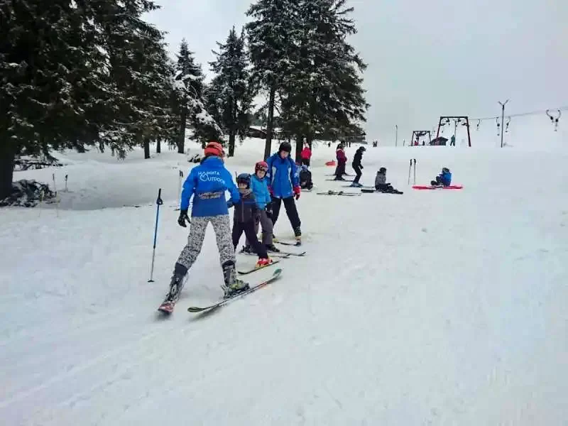 Cazare Harghita Madaras - Cabana Mădăraș** | Madarasi Hargita - Madarasi Menedékház** . Imaginea poate fi supusă drepturilor de autor. Se recomandă contactarea titularului drepturilor.