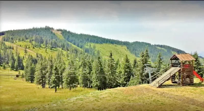 Cazare Harghita Madaras - Cabana Mădăraș** | Madarasi Hargita - Madarasi Menedékház** . Imaginea poate fi supusă drepturilor de autor. Se recomandă contactarea titularului drepturilor.