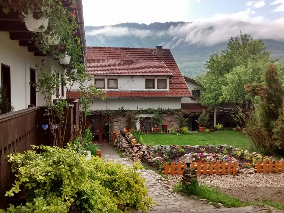 Rimetea Cazare | Pensiune (K0450-64) Imaginea poate fi supusă drepturilor de autor. Se recomandă contactarea titularului drepturilor.