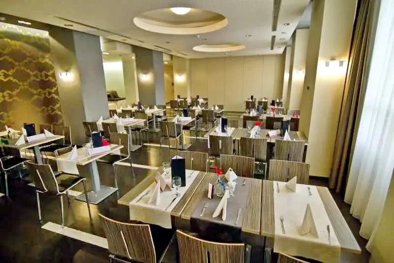 Timișoara Cazare | Hotel**** (K0911-1) Imaginea poate fi supusă drepturilor de autor. Se recomandă contactarea titularului drepturilor.