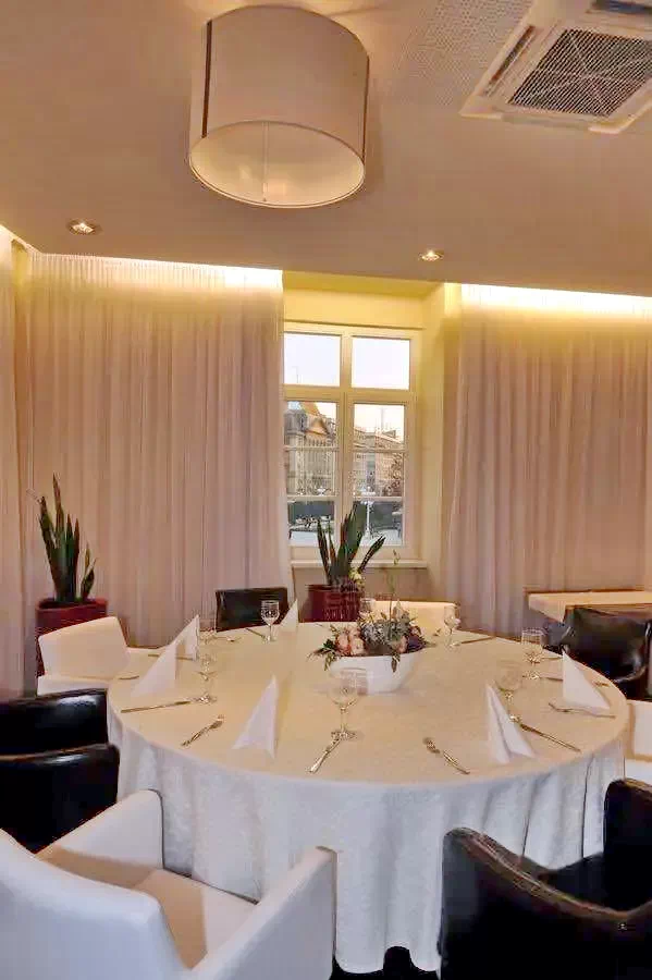 Timișoara Cazare | Hotel**** (K0911-12) Imaginea poate fi supusă drepturilor de autor. Se recomandă contactarea titularului drepturilor.