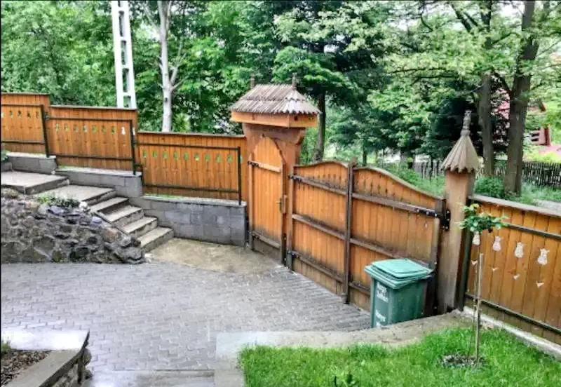 Praid Cazare | Cabană (K1213-35) Imaginea poate fi supusă drepturilor de autor. Se recomandă contactarea titularului drepturilor. Praid Cazare | Cabană (K1213-35) Imaginea poate fi supusă drepturilor de autor. Se recomandă contactarea titularului drepturilor.