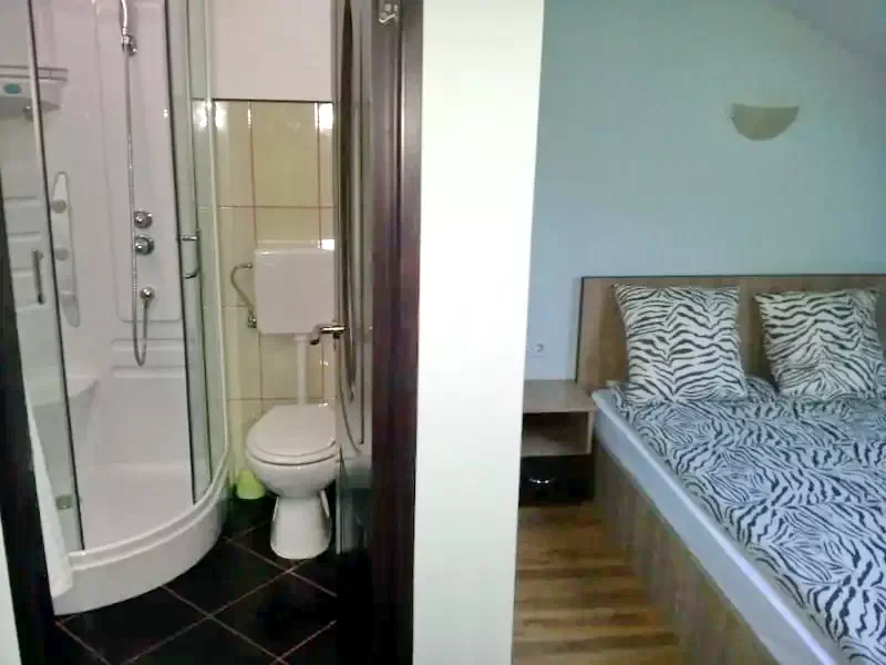 Váradszentmárton Szállás | Motel (K0430-9) A kép szerzői jogvédelem alatt állhat. Javasolt a kapcsolatfelvétel a jog tulajdonossal.