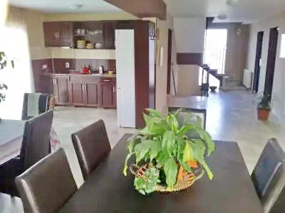 Váradszentmárton Szállás | Motel (K0430-14) A kép szerzői jogvédelem alatt állhat. Javasolt a kapcsolatfelvétel a jog tulajdonossal.