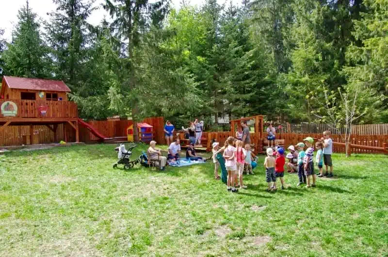 Cazare Miercurea Ciuc - Pensiunea Szécsény 88  Szabadidőpark | Csíkszereda - Szécsény 88 Szabadidőpark - volt Zöldfenyő Panzió. Imaginea poate fi supusă drepturilor de autor. Se recomandă contactarea titularului drepturilor.