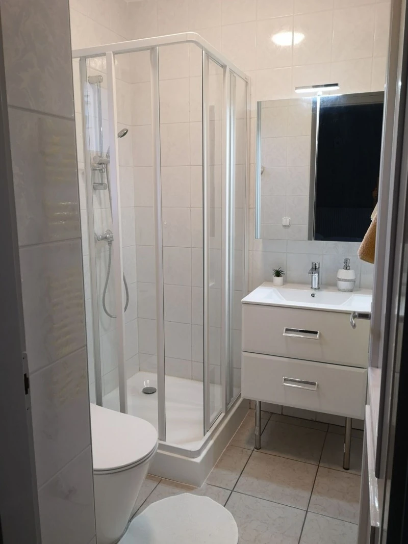  Cazare | Cabană (K0752-7) Imaginea poate fi supusă drepturilor de autor. Se recomandă contactarea titularului drepturilor.