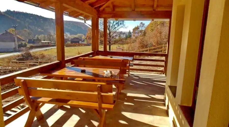 Izvoare Cazare | Motel (K1287-16) Imaginea poate fi supusă drepturilor de autor. Se recomandă contactarea titularului drepturilor.