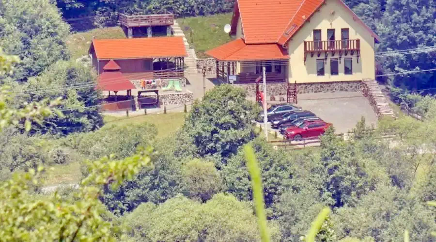 Izvoare Cazare | Motel (K1287-20) Imaginea poate fi supusă drepturilor de autor. Se recomandă contactarea titularului drepturilor.