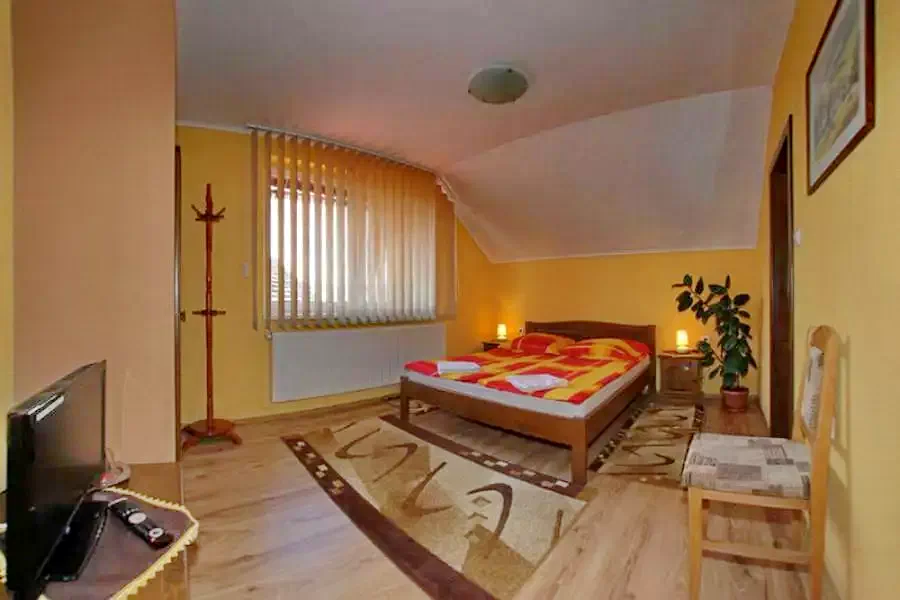 Székelyudvarhely Szállás | Panzió (K0385-13) A kép szerzői jogvédelem alatt állhat. Javasolt a kapcsolatfelvétel a jog tulajdonossal. Székelyudvarhely Szállás | Panzió (K0385-13) A kép szerzői jogvédelem alatt állhat. Javasolt a kapcsolatfelvétel a jog tulajdonossal.