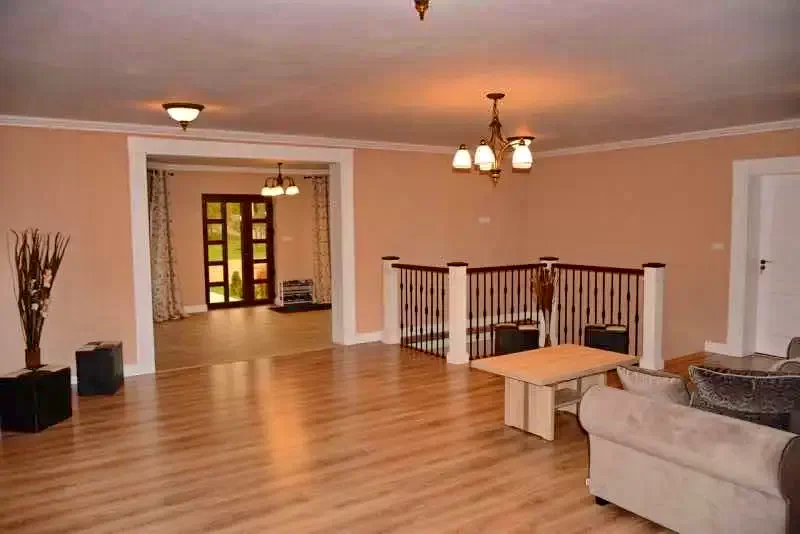 Hátszeg Szállás | Üdülőfalu (K0262-9) A kép szerzői jogvédelem alatt állhat. Javasolt a kapcsolatfelvétel a jog tulajdonossal.