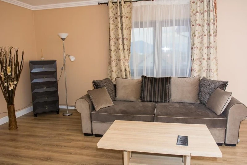 Hațeg Cazare | Cabană (K0262-12) Imaginea poate fi supusă drepturilor de autor. Se recomandă contactarea titularului drepturilor. Hațeg Cazare | Cabană (K0262-12) Imaginea poate fi supusă drepturilor de autor. Se recomandă contactarea titularului drepturilor.