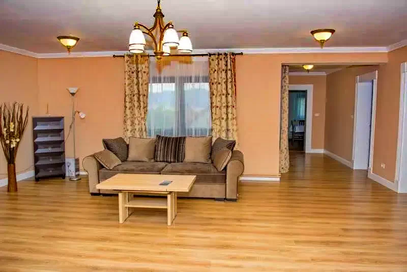 Hátszeg Szállás | Üdülőfalu (K0262-21) A kép szerzői jogvédelem alatt állhat. Javasolt a kapcsolatfelvétel a jog tulajdonossal.