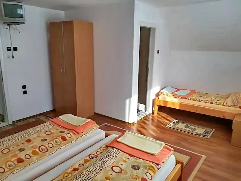 Kecset Szállás | Kulcsosház (K1302-19) A kép szerzői jogvédelem alatt állhat. Javasolt a kapcsolatfelvétel a jog tulajdonossal. Kecset Szállás | Kulcsosház (K1302-19) A kép szerzői jogvédelem alatt állhat. Javasolt a kapcsolatfelvétel a jog tulajdonossal.