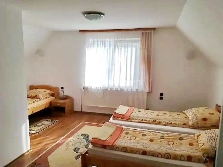 Kecset Szállás | Kulcsosház (K1302-21) A kép szerzői jogvédelem alatt állhat. Javasolt a kapcsolatfelvétel a jog tulajdonossal. Kecset Szállás | Kulcsosház (K1302-21) A kép szerzői jogvédelem alatt állhat. Javasolt a kapcsolatfelvétel a jog tulajdonossal.