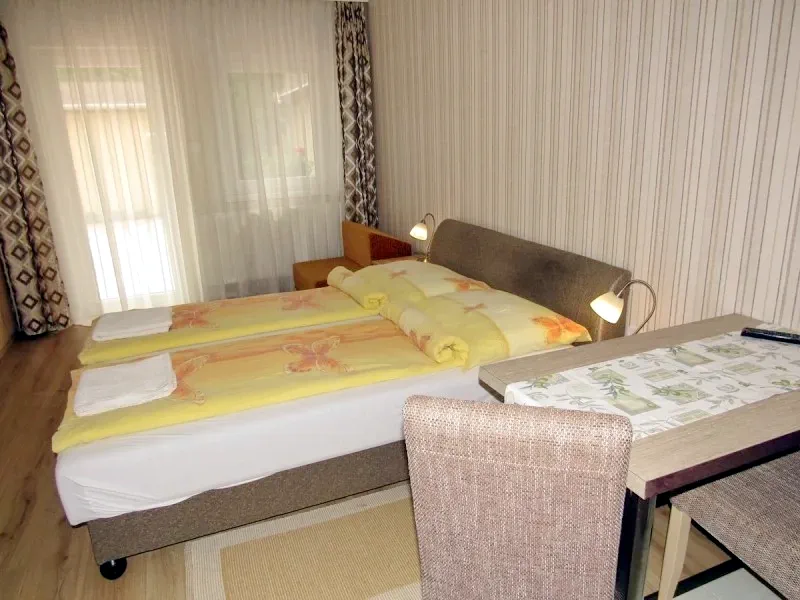 Hajdúszoboszló Szállás | Bungalow (K1027-30) A kép szerzői jogvédelem alatt állhat. Javasolt a kapcsolatfelvétel a jog tulajdonossal.